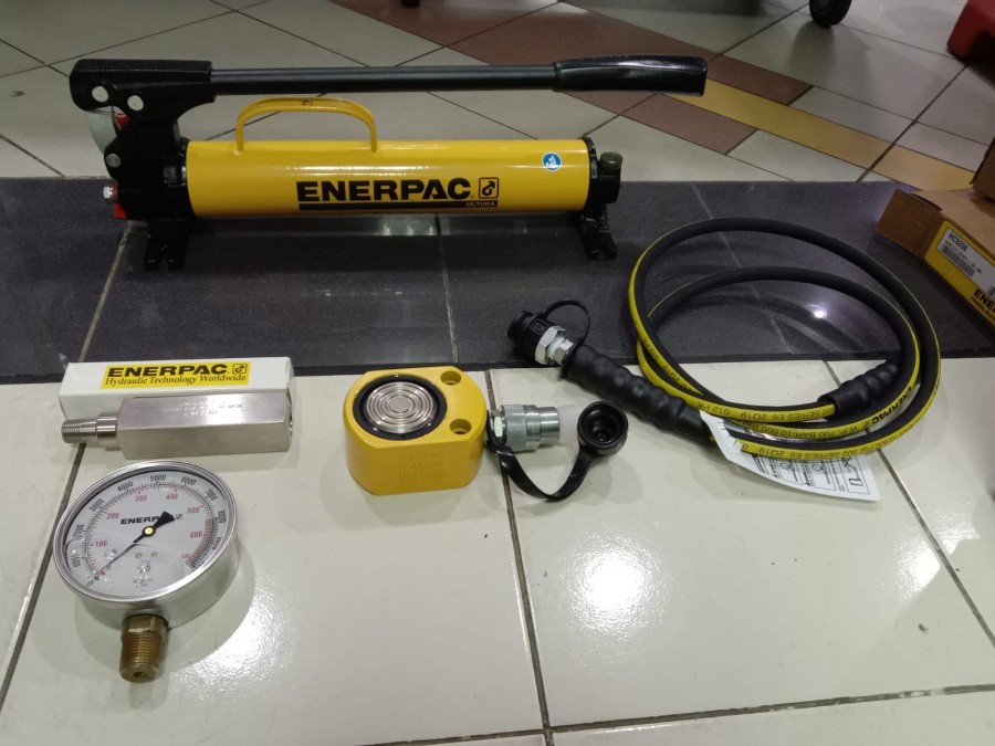 Enerpac P39 Hand Pompa 1 Set + RSM200 Flat Jack Cylinder 20 Ton